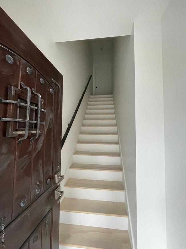 Building Photo - 136 Park Ave