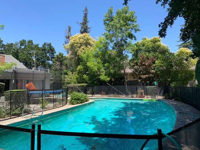 Building Photo - 2170 Walnut Blvd