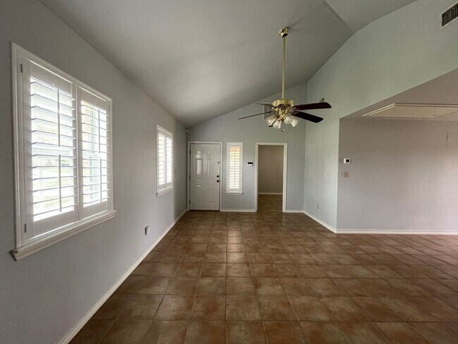 Building Photo - One Bedroom One Bath House in Flour Bluff