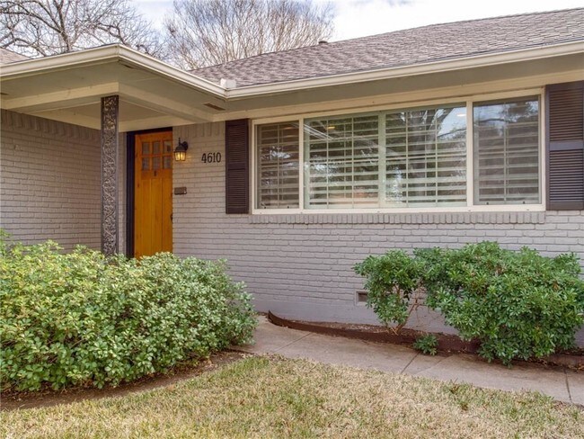 Foto del edificio - 4610 Rockaway Dr