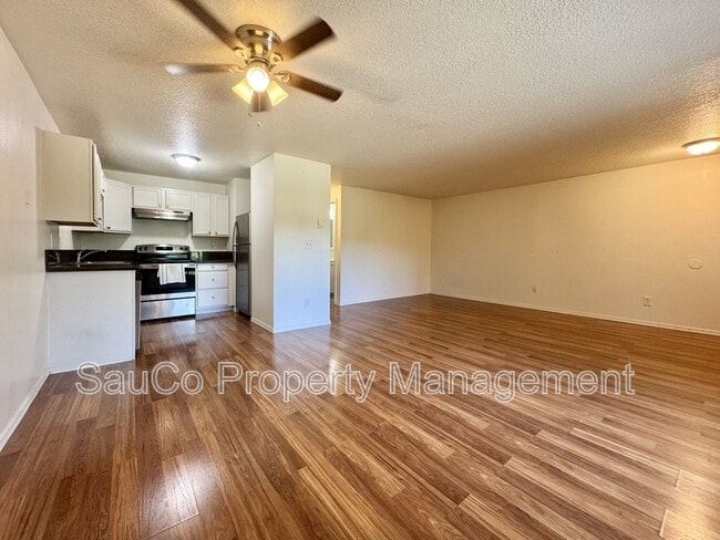 Building Photo - 5558 SW Beaverton Hillsdale Hwy