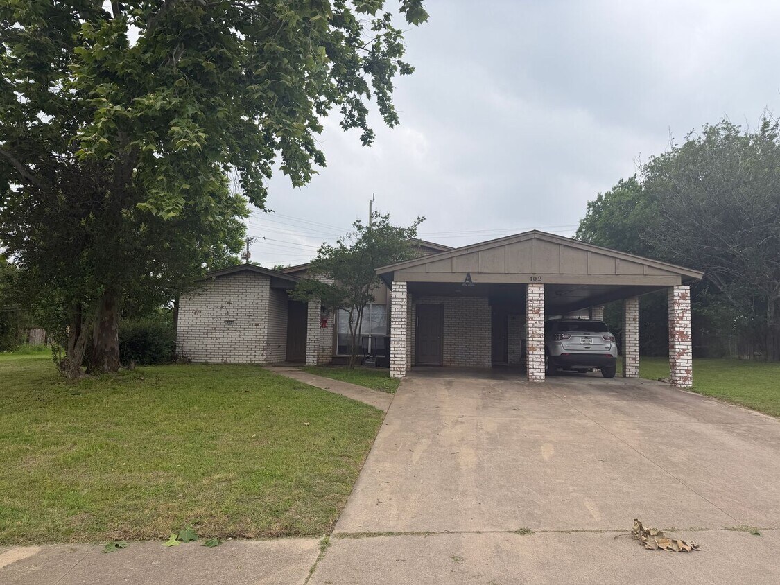 Building Photo - 402 Skyline Ave