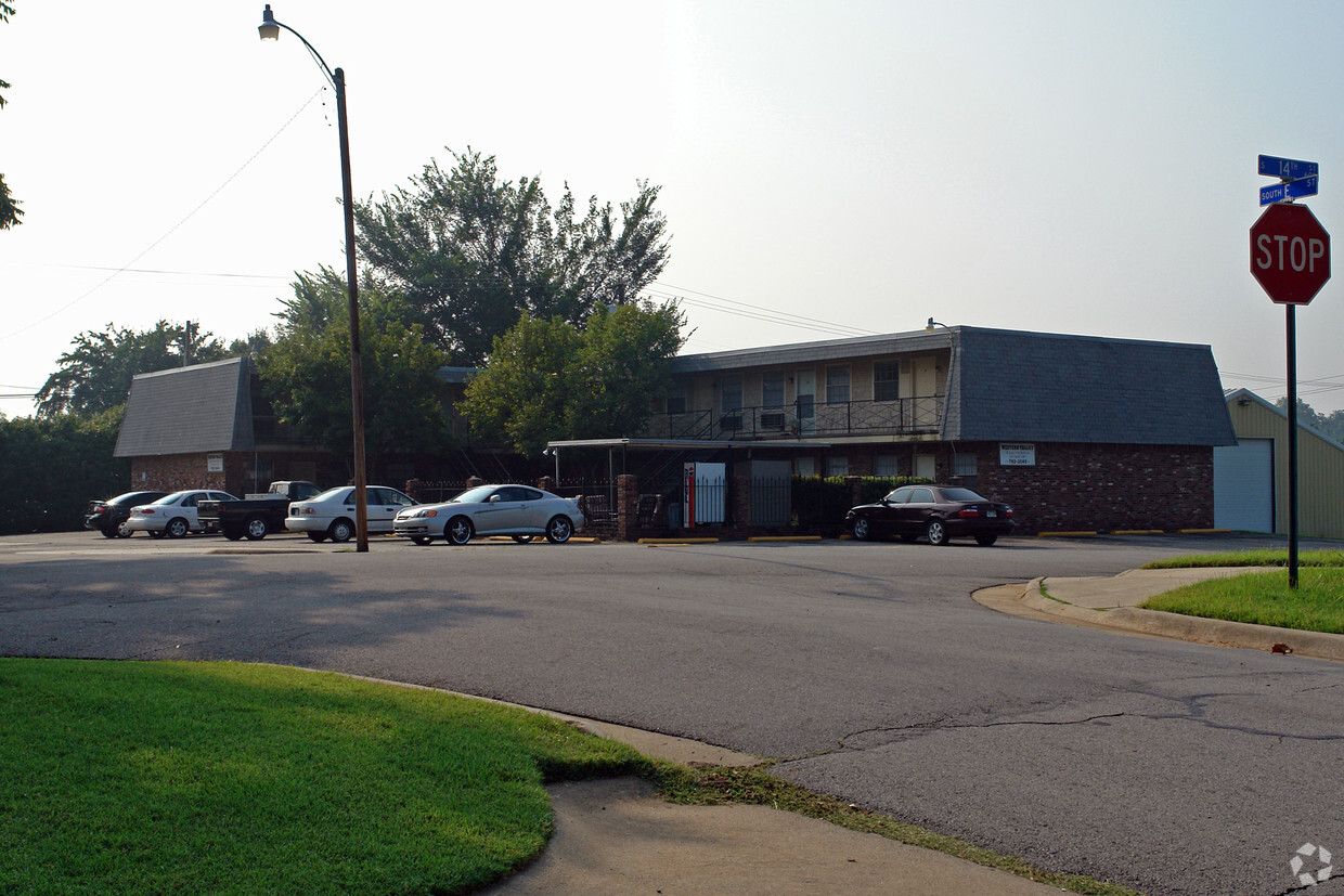 Primary Photo - Western Valley Apartments