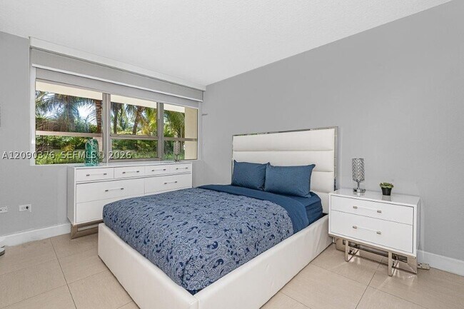 Foto del edificio - 1500 Bay Dr E
