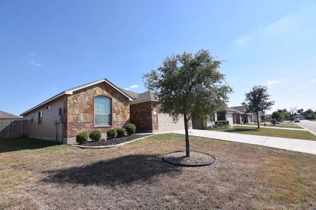 Building Photo - 1119 Jamestown Dr