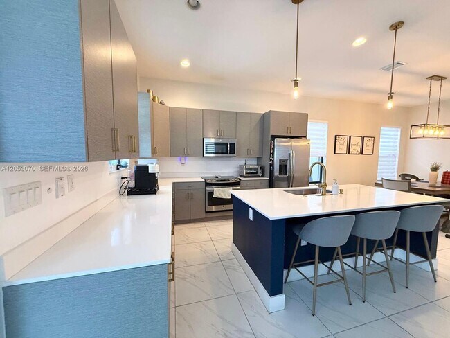 Foto del edificio - 3258 W 99th Pl