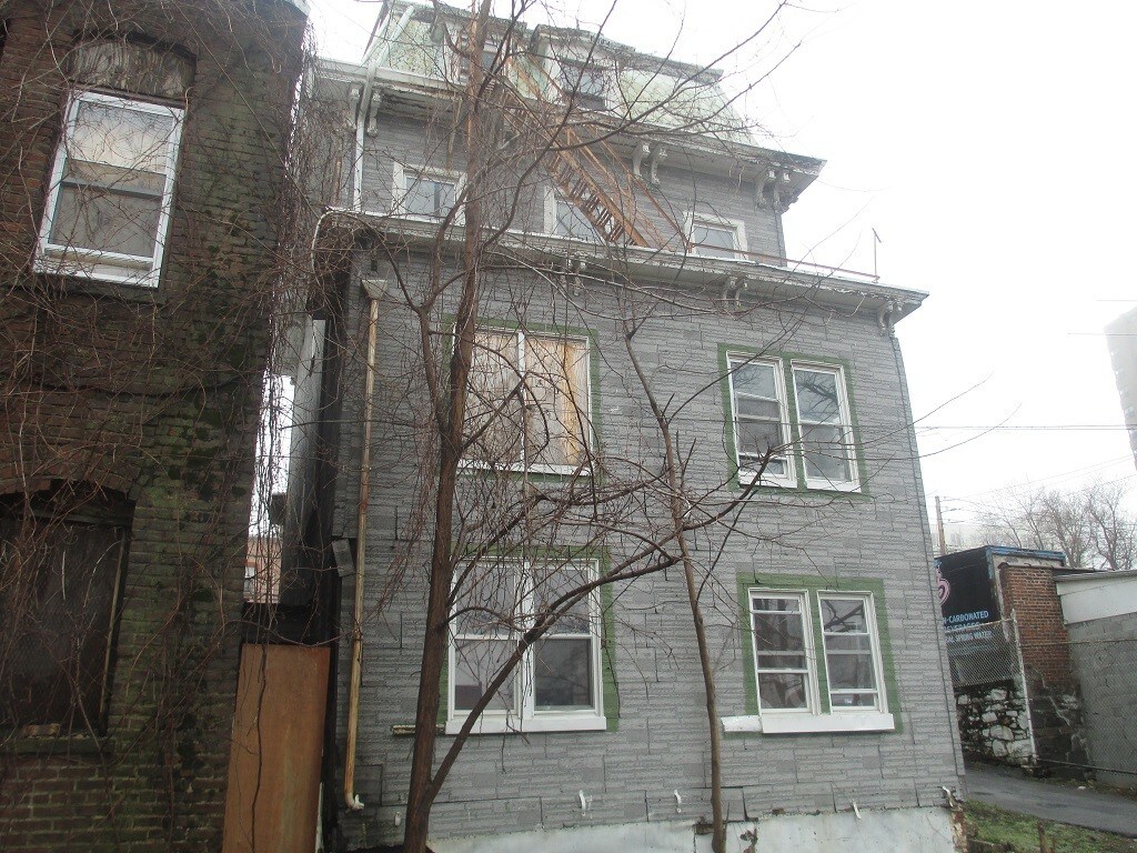 Building Photo - 185 Warburton Ave