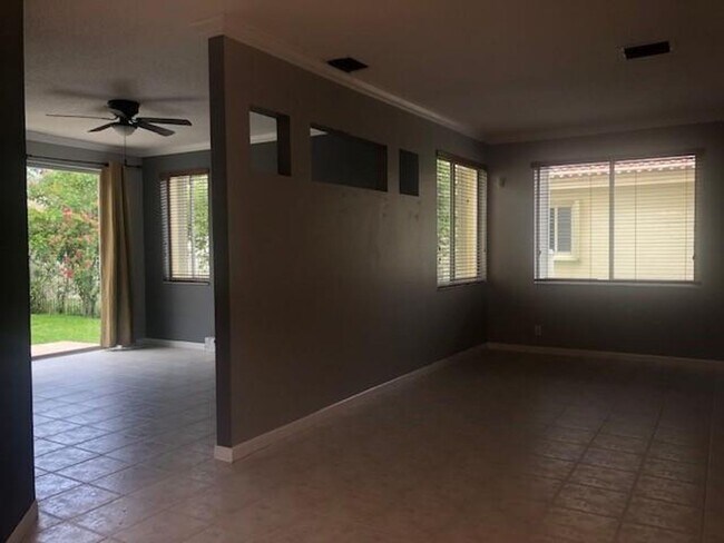 Building Photo - 4319 Greenbriar Ln