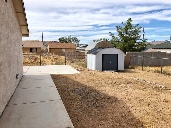 Building Photo - Cute 3 Bedroom 2 Bathroom House in Hualapa...