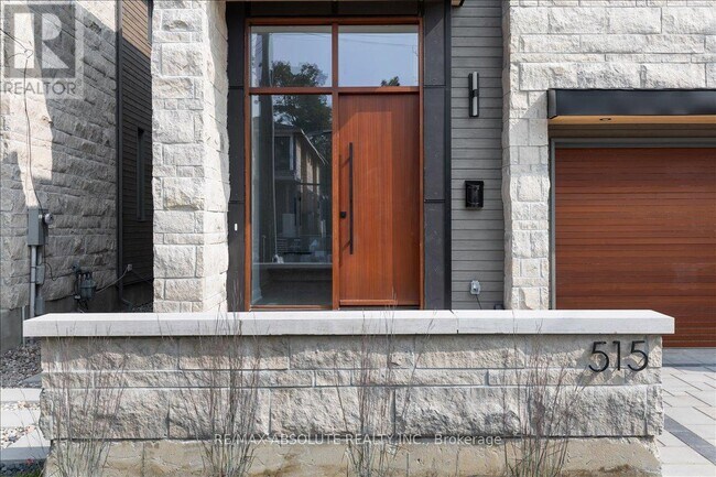 Photo du bâtiment - 515 Roosevelt Ave