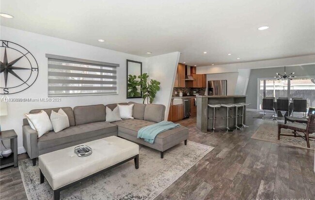 Photo - 923 N 14th Ave House