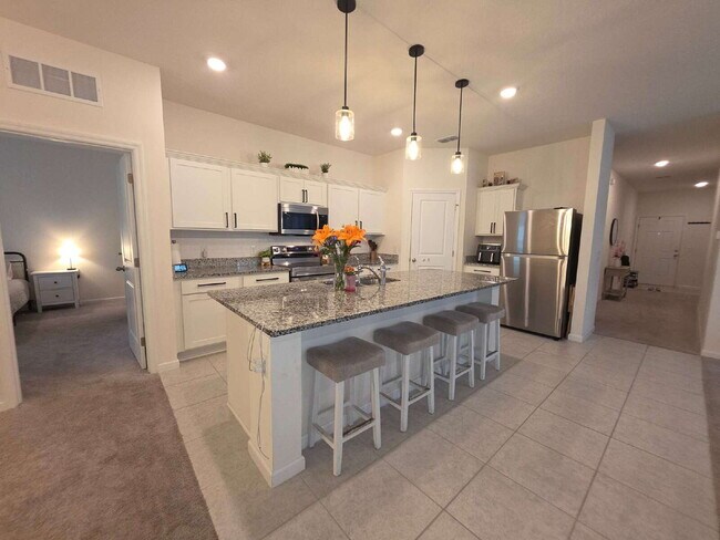 Building Photo - 2024 Like new gorgeous 4 bedroom/2 bath home close to historic Sanford