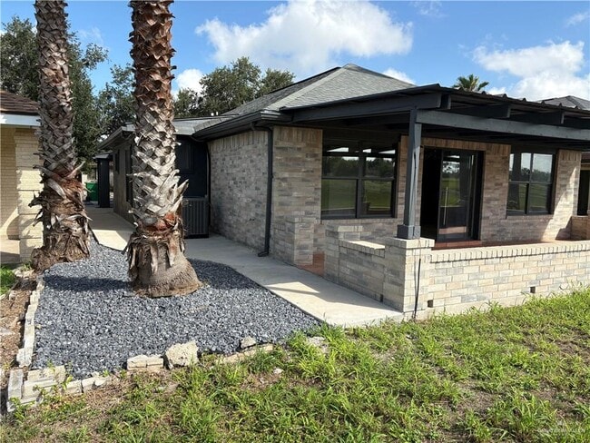 Building Photo - 14 Ashley Dr