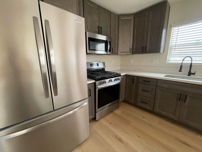 Foto del edificio - Beautiful 3br, 2b Duplex