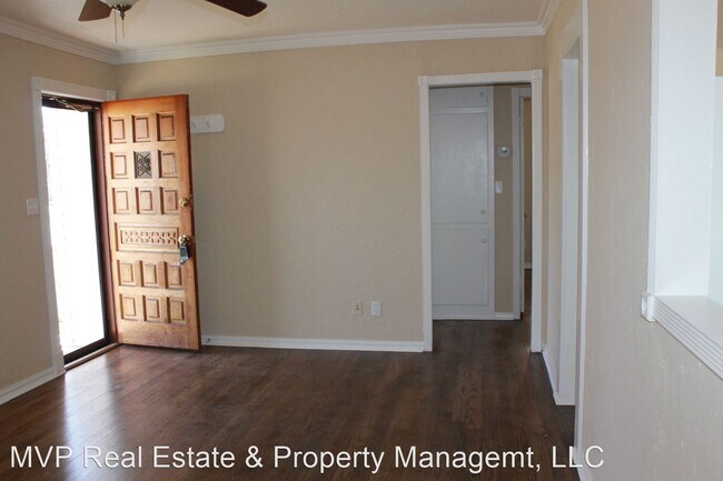 Building Photo - 2 br, 1 bath House - 207 E Rickenbacker Dr