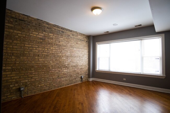 Building Photo - 2319 W Rosemont Ave