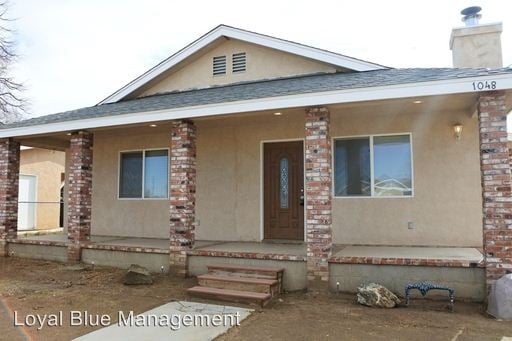 Building Photo - 1048 W Newgrove St