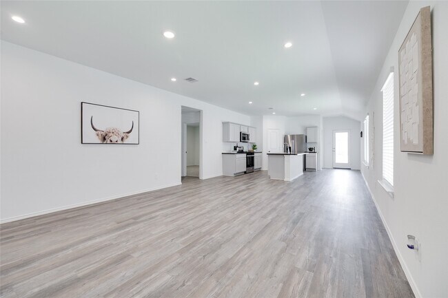 Foto del edificio - 5706 Simcrest Grove Dr