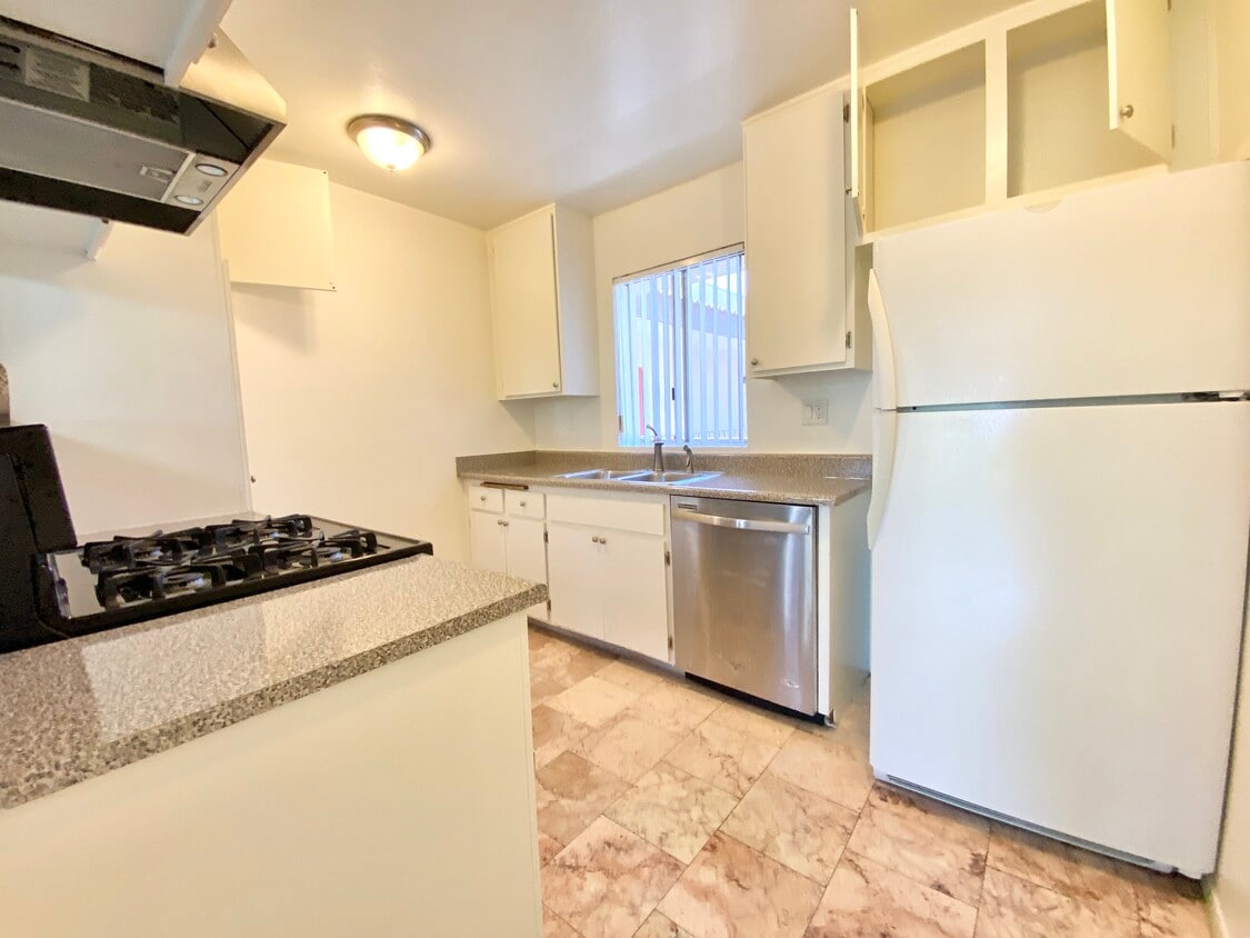 Primary Photo - Gramercy Courtyard Apartments