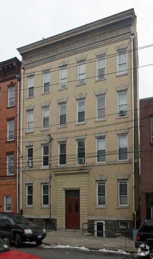 Primary Photo - 13 N Bond St