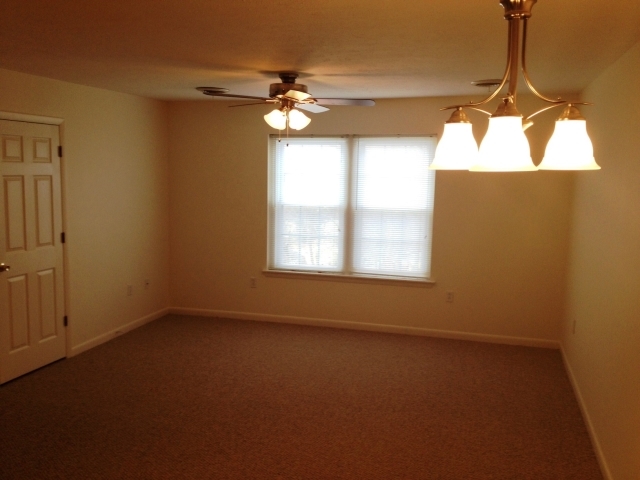 Building Photo - 136 N Place Ln
