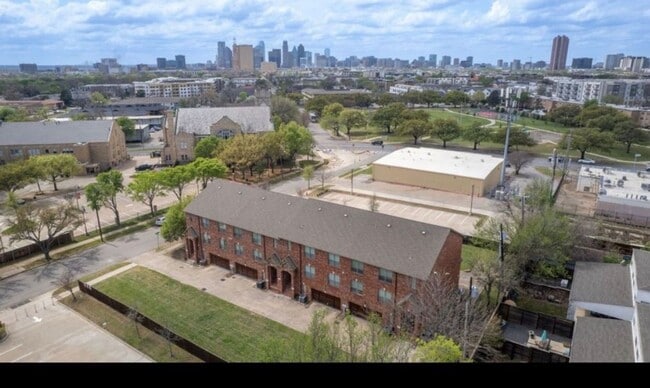 Building Photo - 1307 Halcyon Pl