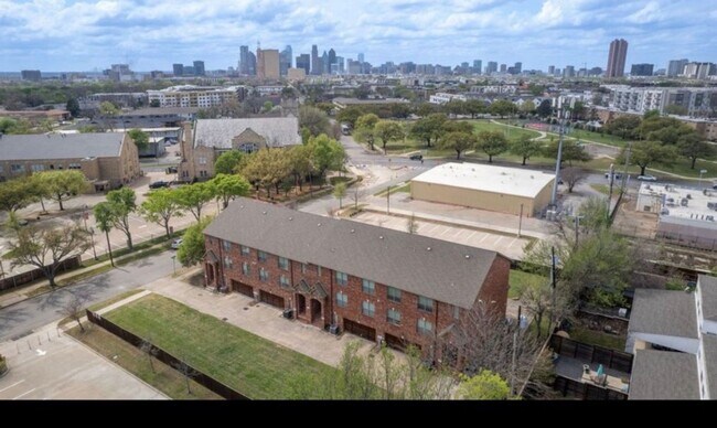 Foto del edificio - 1307 Halcyon Pl