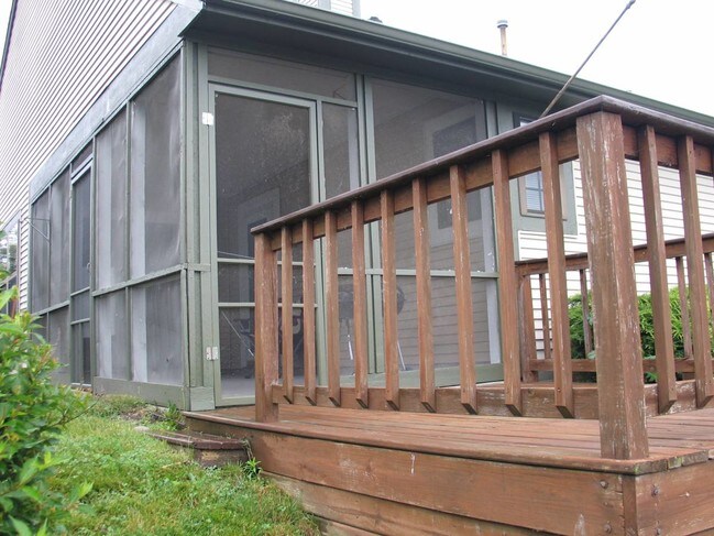Sunroom and deck - 4155 Eagle Cove W Dr
