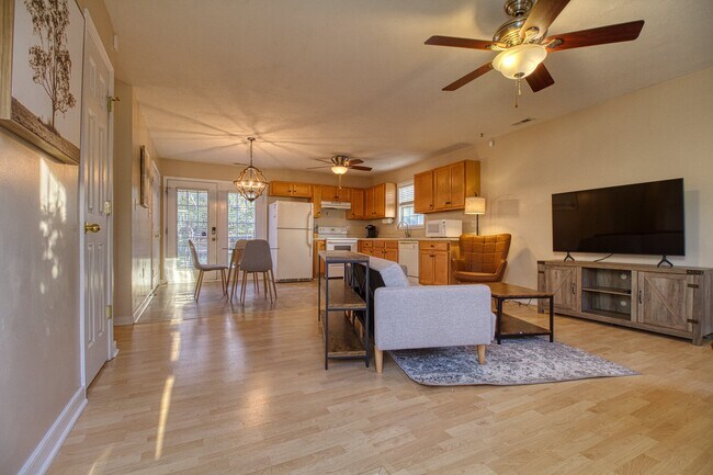 Building Photo - 805 Deter Rd