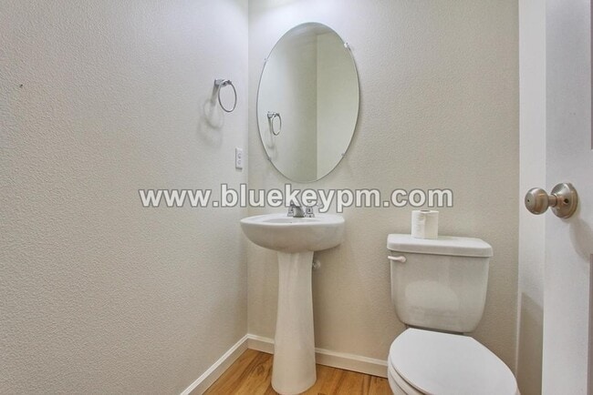 Foto del edificio - 3 Bed, 2.5 Bath Home Near Alki Road Park off NE Hazel Dell Avenue