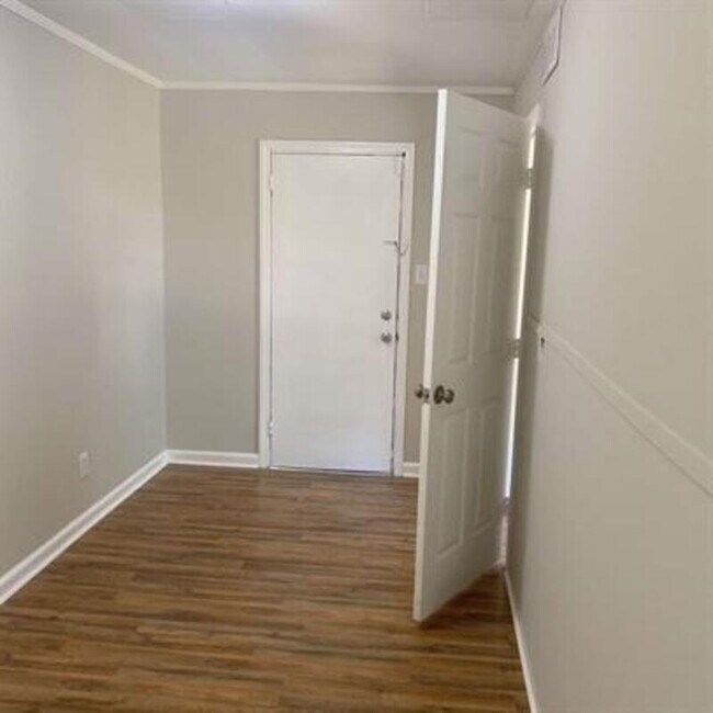 Foto del edificio - 112 Second St SW