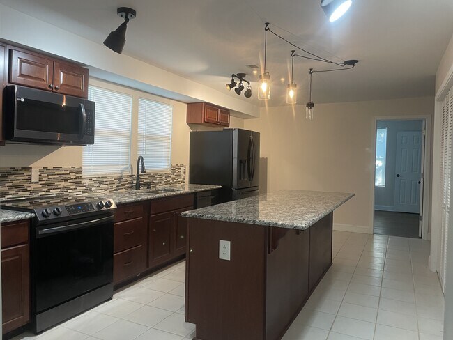 Photo - 101 Honeycutt Dr House