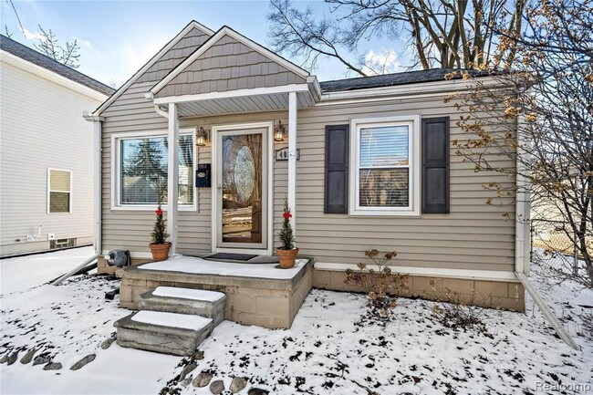 Building Photo - 4033 Oakshire Ave