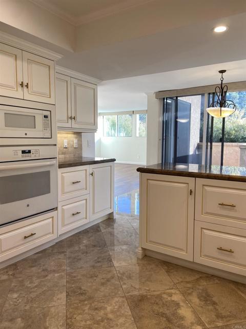 Foto del edificio - 2420 Torrey Pines Rd