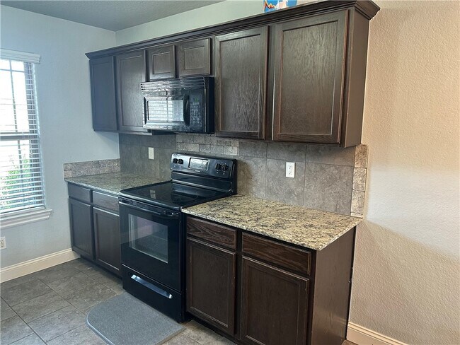 Foto del edificio - 3903 S W Capstone Ave