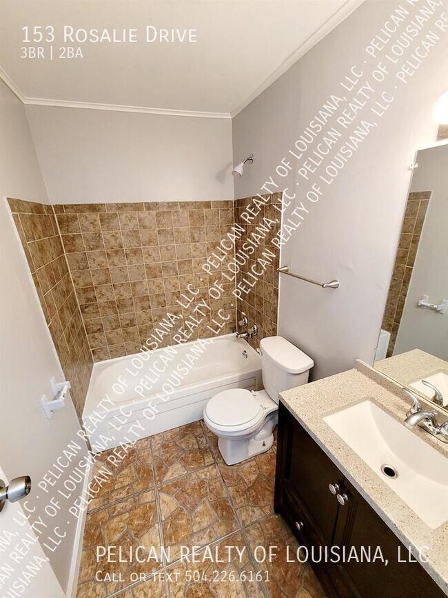 Foto del edificio - 153 Rosalie Dr