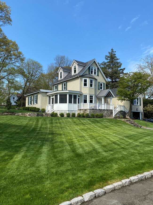 Foto del edificio - 29 Weston Hill Rd