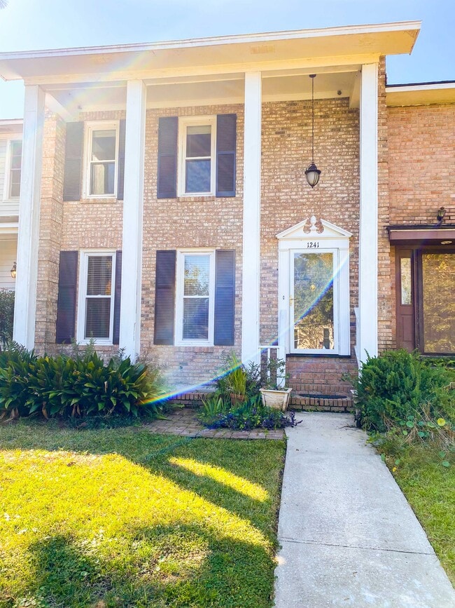 Building Photo - 1241 Valley Forge Dr
