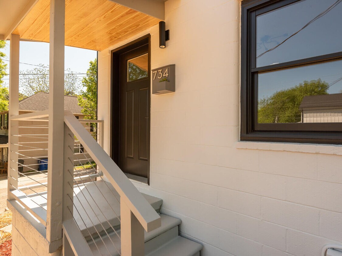 Foto principal - 734 E Lenoir St