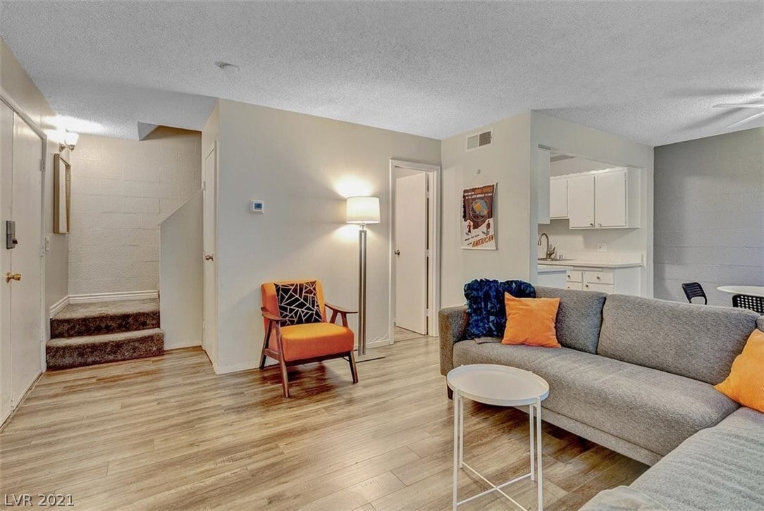 Primary Photo - 3417 Villa Knolls South Dr