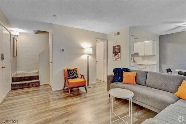 Building Photo - 3417 Villa Knolls South Dr