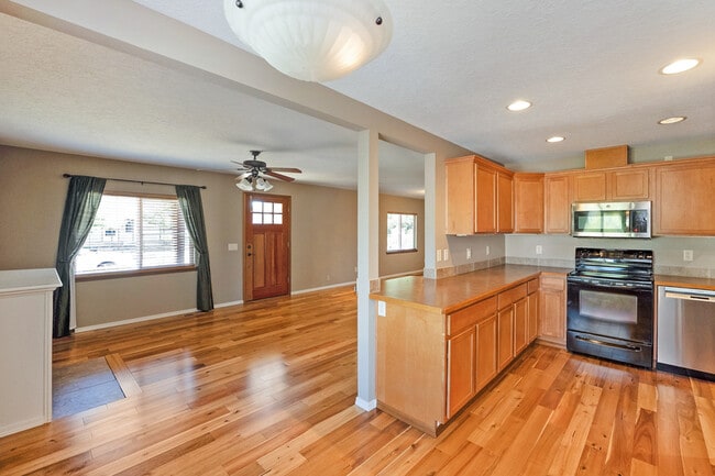 Building Photo - 4525 SE 50th Ave