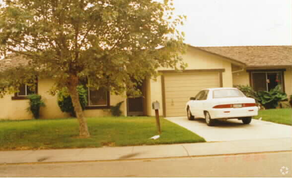 Primary Photo - 1590 W 12th St