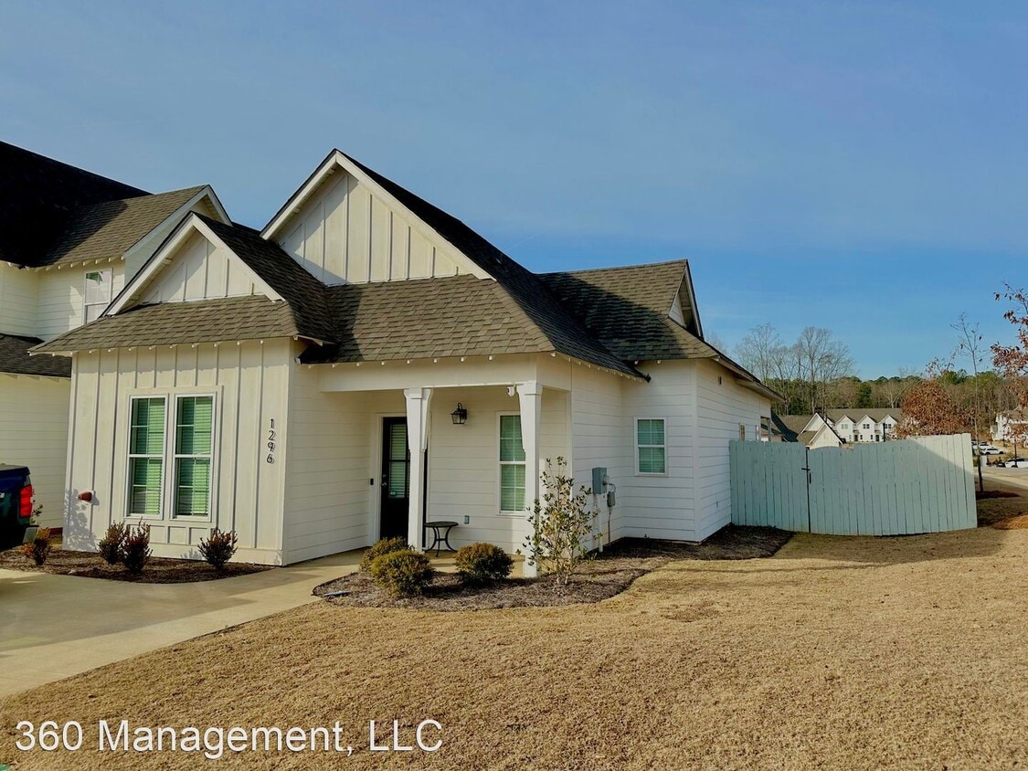3 br, 2 bath House 1296 Fox Tail Lane House Rental in Opelika, AL