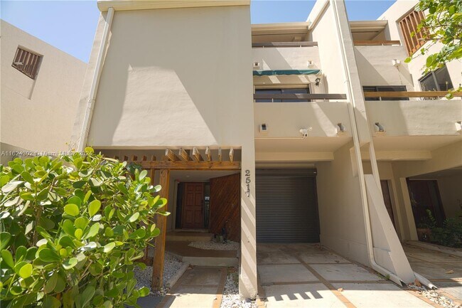 Foto del edificio - 2517 NE 135th St