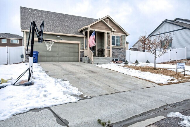 Foto del edificio - 3 Bedroom 2 1/2 Bath Split Level in Johnstown