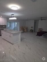 Building Photo - 2505 Lakeview Dr