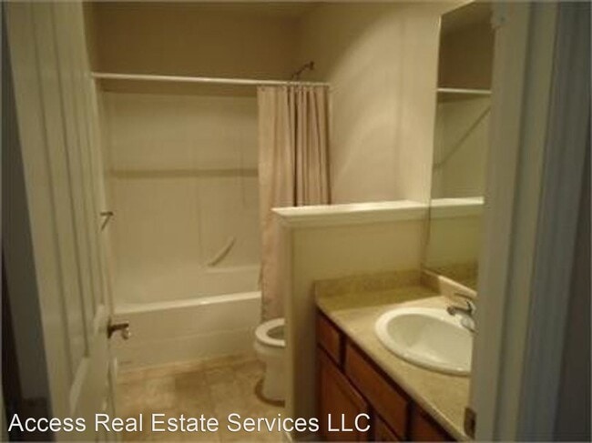 Building Photo - 4 br, 3 bath House - 732 E Kellogg