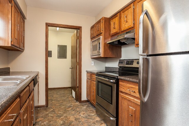 stainless steel appliances - 1011 W 48th St