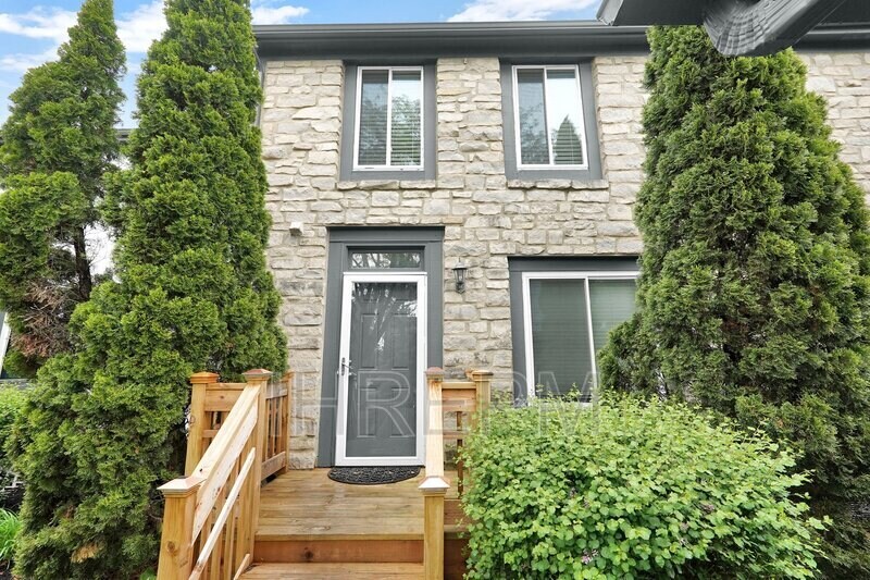 Foto principal - 7085 Muirfield Dr